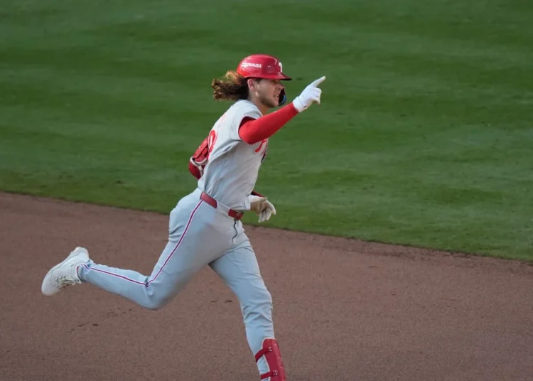 Alec Bohm rescata a los Phillies con jonrón decisivo ante los Braves