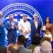Luis Abinader entrega el primer pasaporte electronico dominicano en Nueva York