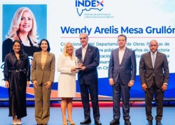 El presidente Luis Abinader reconoce en Nueva York a 14 dominicanos destacados en Estados Unidos