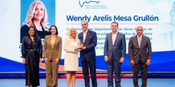 El presidente Luis Abinader reconoce en Nueva York a 14 dominicanos destacados en Estados Unidos