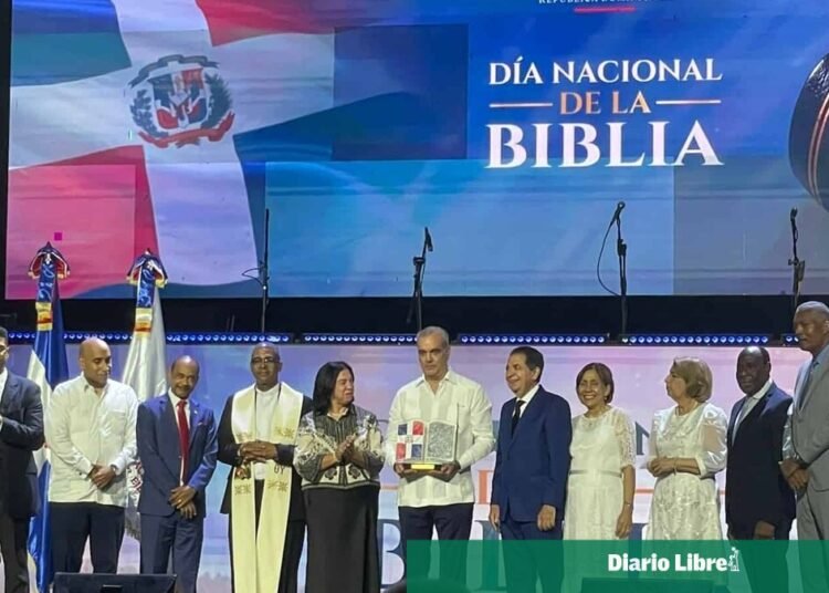 Luis Abinader celebra el Día Nacional de la Biblia junto a cientos de cristianos en emotiva jornada de fe