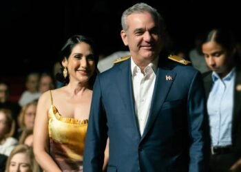 Luis Abinader celebra el cumpleaños 56 de Raquel Arbaje con emotivo mensaje
