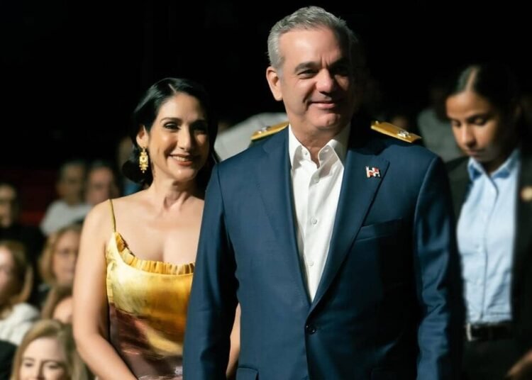 Luis Abinader celebra el cumpleaños 56 de Raquel Arbaje con emotivo mensaje