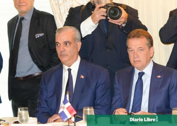 Abinader afirma que es posible desarrollar y regular la inteligencia artificial al mismo tiempo