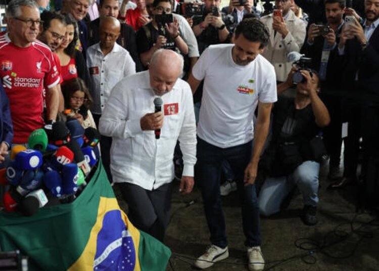 Caos en las elecciones de Brasil: extienden la votación mientras Lula lideraba el escrutinio