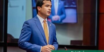 Omar Fernández califica de reforma fiscal encubierta el aumento del marbete y servicios