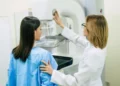 Por qué tu ginecólogo es tu mejor aliado frente al diagnóstico de cáncer de mama