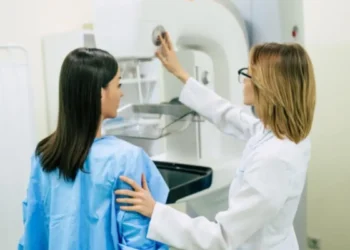 Por qué tu ginecólogo es tu mejor aliado frente al diagnóstico de cáncer de mama