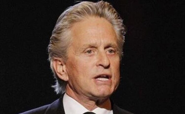 Michael Douglas confiesa su romance secreto con Kathleen Turner tras 40 años de mentiras