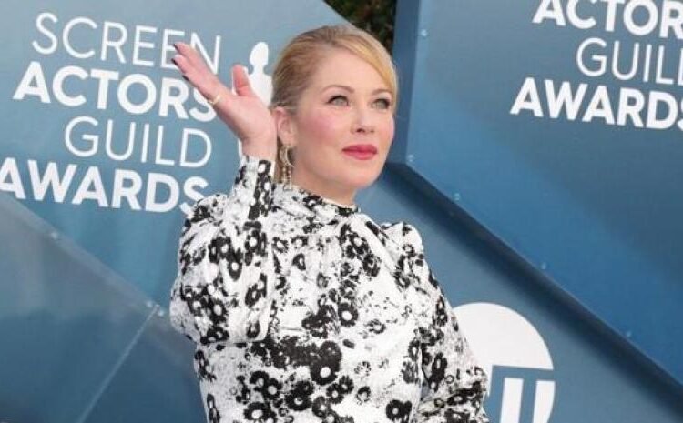 Christina Applegate revela que fue diagnosticada erróneamente con esclerosis múltiple