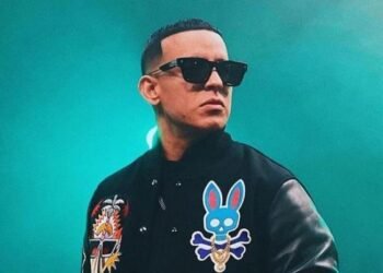 Daddy Yankee lanza La Postal su nuevo album dedicado al amor con colaboraciones de Bizarrap y Cardi B