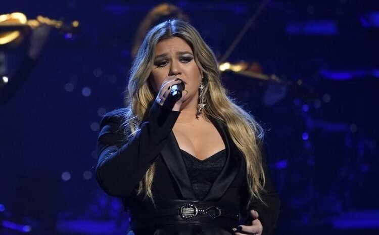 Kelly Clarkson defiende la inteligencia artificial en la música pero exige listas separadas