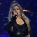 Kelly Clarkson defiende la inteligencia artificial en la música pero exige listas separadas