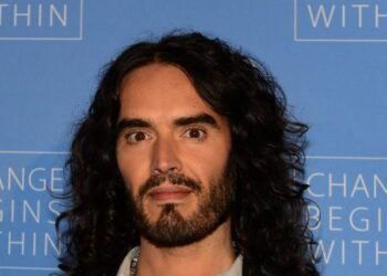 Russell Brand se declara inocente de violación y agresión sexual en su juicio en Londres