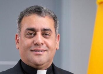 Padre Isaac propone mesa de diálogo urgente para frenar protestas en San Francisco de Macorís