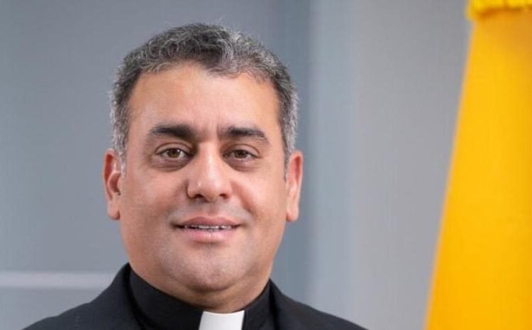 Padre Isaac propone mesa de diálogo urgente para frenar protestas en San Francisco de Macorís