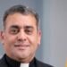 Padre Isaac propone mesa de diálogo urgente para frenar protestas en San Francisco de Macorís