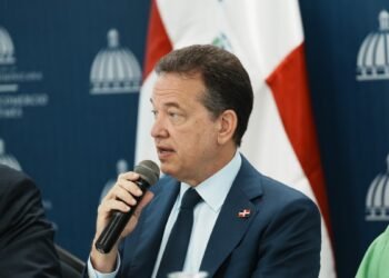 Ito Bisonó revela gestiones diplomáticas para lograr el regreso de dominicanos en Rusia