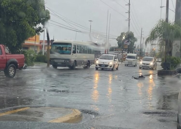 Lluvias y tormentas eléctricas continuarán este lunes por vaguada y baja presión