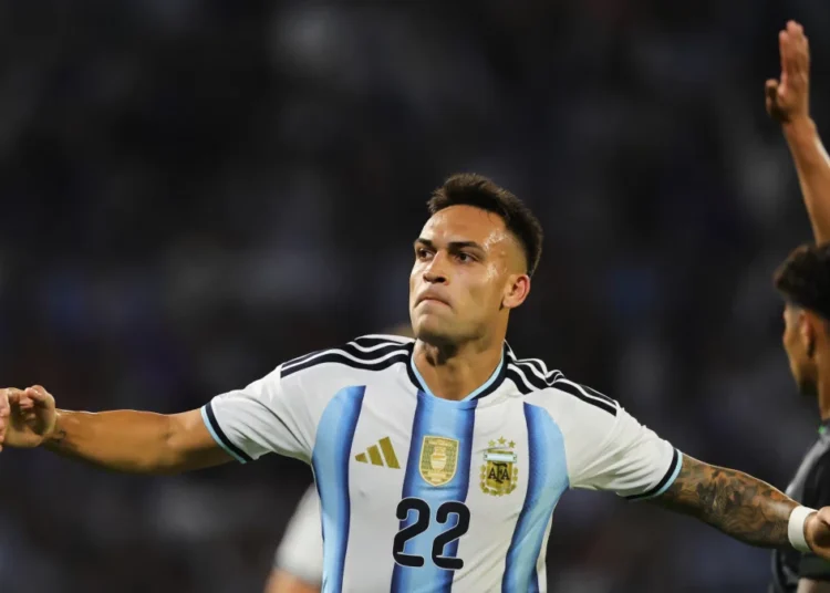 Argentina golea a Bolivia en su primer partido tras el retiro de Messi
