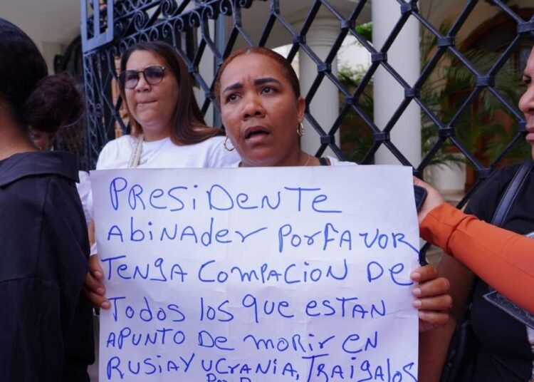 Madres dominicanas exigen a Rusia el regreso de sus hijos engañados para combatir en la guerra contra Ucrania