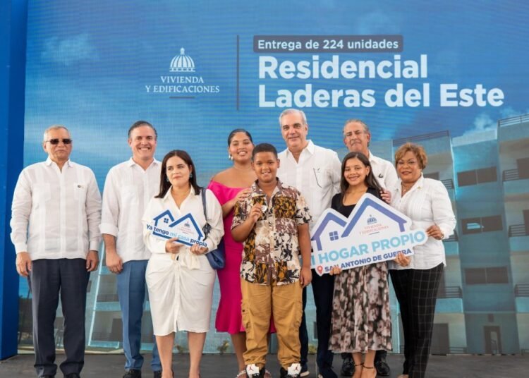 Abinader entrega 224 nuevos apartamentos en Laderas del Este y beneficia a cientos de personas