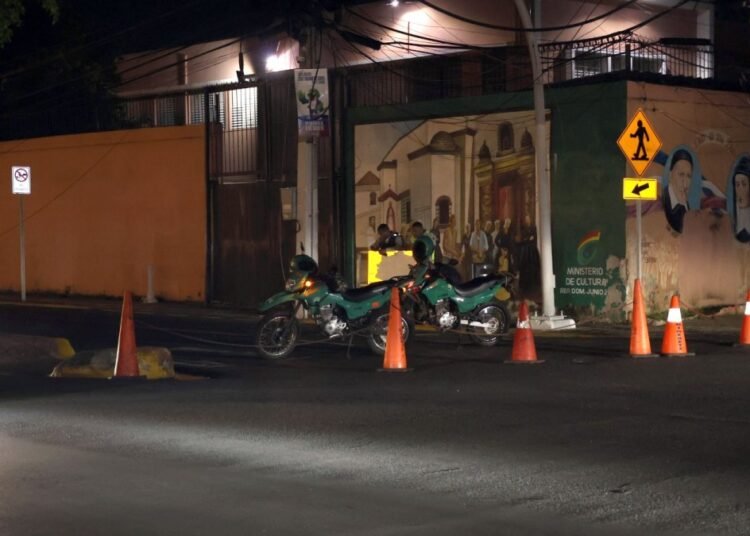 Calles bloqueadas cerca del Estadio Olimpico por el partido de futbol entre Republica Dominicana y Haiti