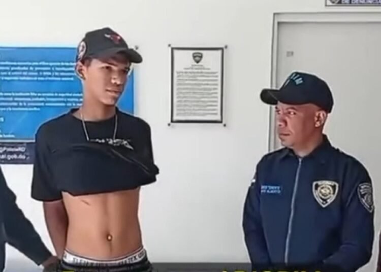 Joven buscado por el DICRIM se entrega voluntariamente en Las Caobas con mediación de pastor