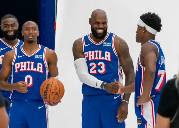 Locura total en Filadelfia por el histórico debut de LeBron James con los Sixers