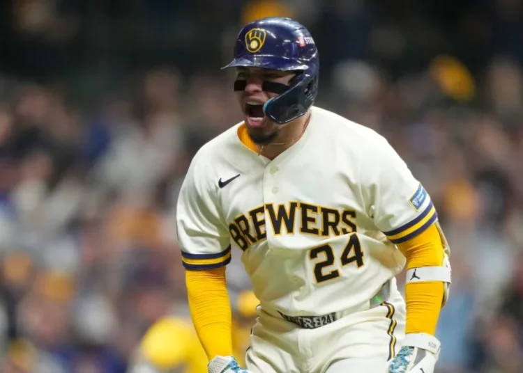 Cerveceros vencen 3-2 a los Padres en dramático inicio de la Serie Divisional