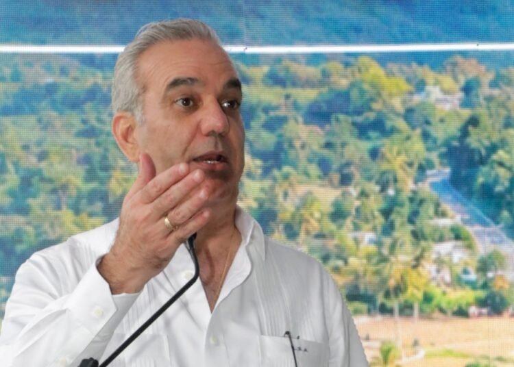 Luis Abinader reta a la oposición: Vamos a comparar 20 años contra 6 de gestión