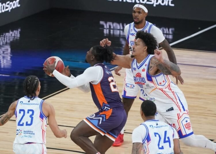 El Club Los Prados sigue invicto con soberbia actuación de Alejandro Vásquez en el Torneo de Basket del Distrito Nacional