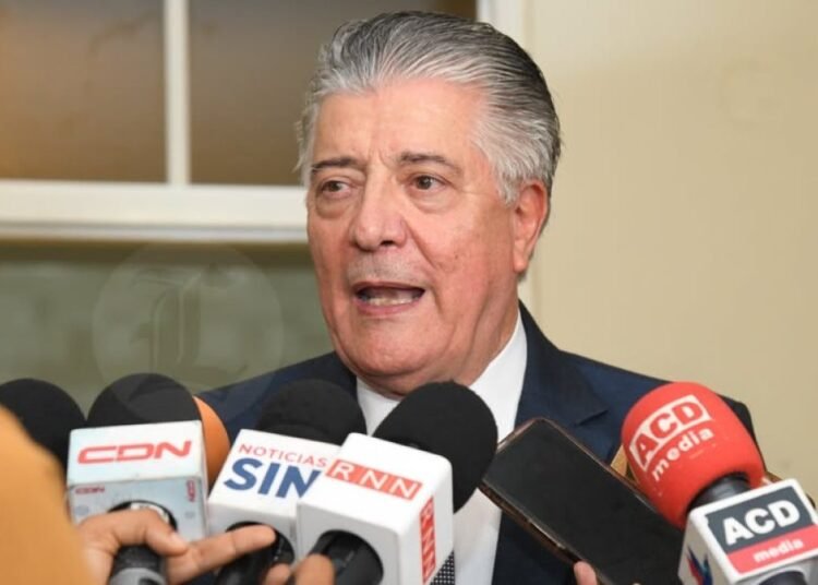Convocan a misa por la salud del exrector de la UASD Roberto Santana en Boston