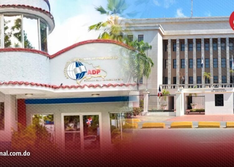 Maestros suspenden protesta tras acuerdo con Educación sobre evaluación docente