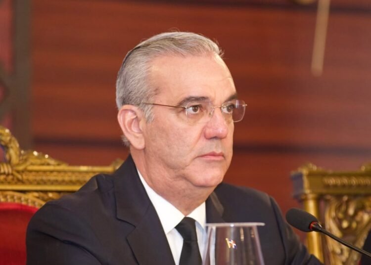 Luis Abinader califica de insultante la palabra domestica y pide eliminarla