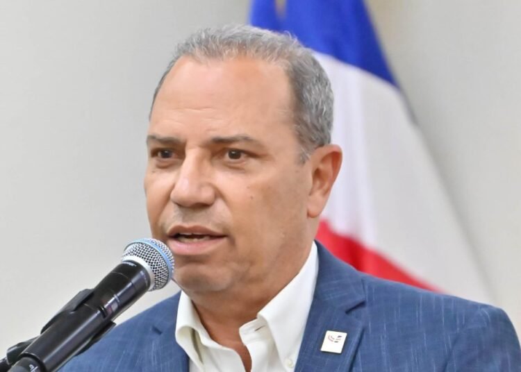 Garibaldy Bautista exige voto con memoria y recuerda deuda de 28 millones en el COD