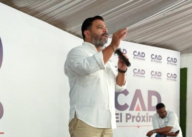 Leito Aguilera moviliza a 450 dirigentes en Santiago por el proyecto de David Collado 2028
