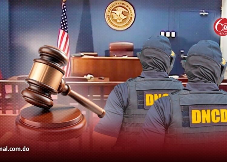 Agentes de la DNCD arrestados por la DEA enfrentan penas de hasta cadena perpetua