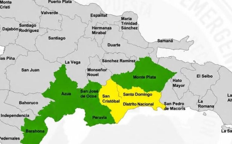 COE eleva alerta en varias provincias por fuerte onda tropical