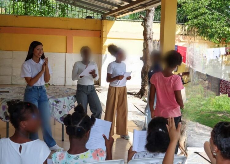 Iniciativa Vistas con Amor transforma vidas de niños vulnerables mediante el arte