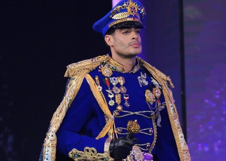 Bray Vargas deslumbra en Mister Global 2026 con un traje inspirado en Gregorio Luperón
