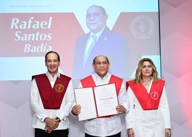 INTEC otorga la distinción de Profesor Honorífico a Rafael Santos Badía por su trayectoria educativa