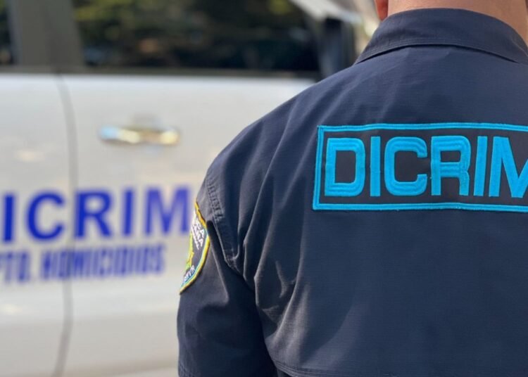 Policía busca a cuatro hombres por el asesinato de un taxista en trágico asalto en Las Américas