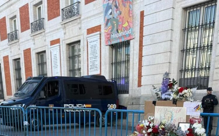 Homenaje emotivo a Maricarmen en la acampada de Sol en Madrid tras su trágico desahucio