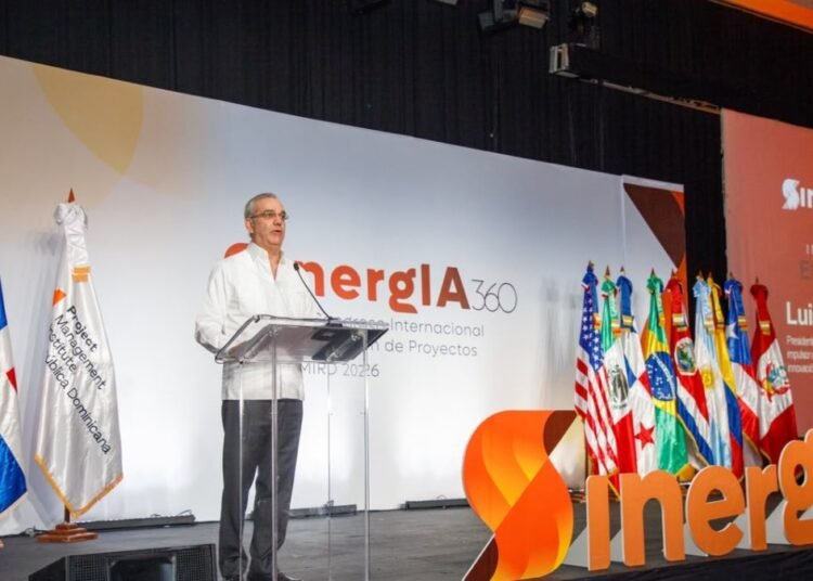 Abinader evalúa crear una ley para regular y transparentar las obras del Estado en República Dominicana