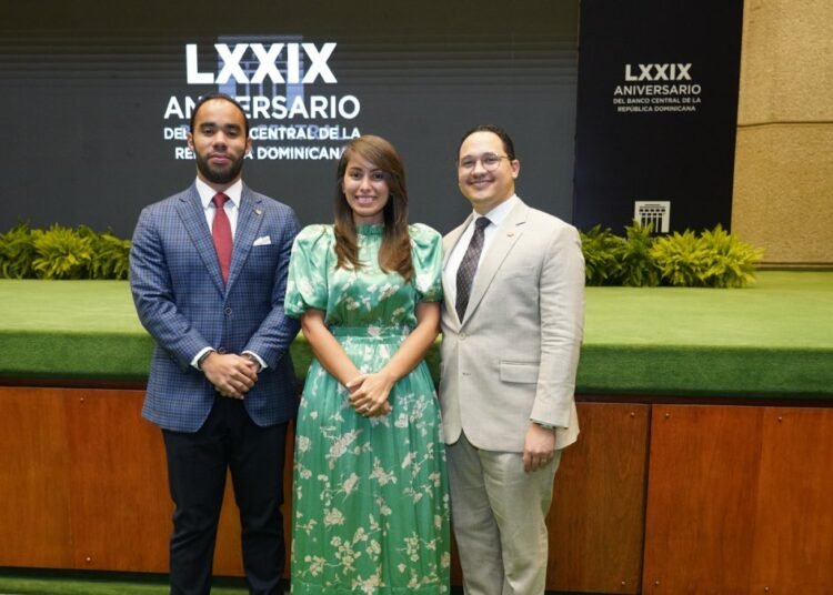 Banco Central reconoce la trayectoria y entrega de 279 colaboradores en su aniversario