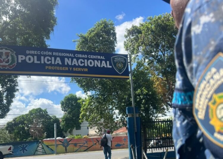 Se entrega Pato buscado por homicidio durante asalto en Santiago tras llamado policial
