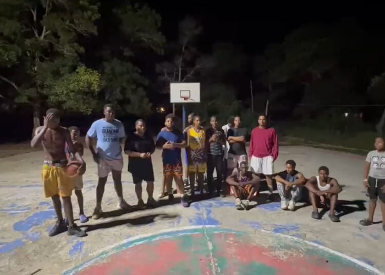 Jóvenes de Los Miches en Dajabón claman al ministro Kelvin Cruz por urgente reparación de cancha