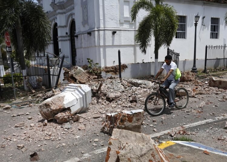 Nerviosismo y miedo en Panamá tras un terremoto de 7.7 y un centenar de réplicas