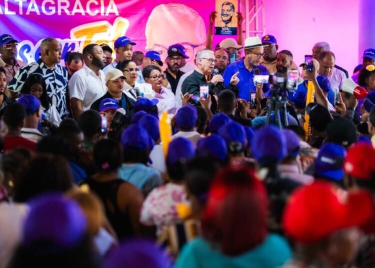 Gonzalo Castillo en San Cristóbal afirma que gobernar es resolver y promete eficiencia
